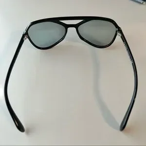 EUC Prada SPR22R black sunglasses Prada | Accessories | Euc Prada Spr22r Black Sunglasses  main image 2